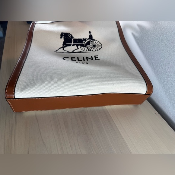 Celine
Vertical Cabas Tote Canvas with Leather - Picture 5 of 11